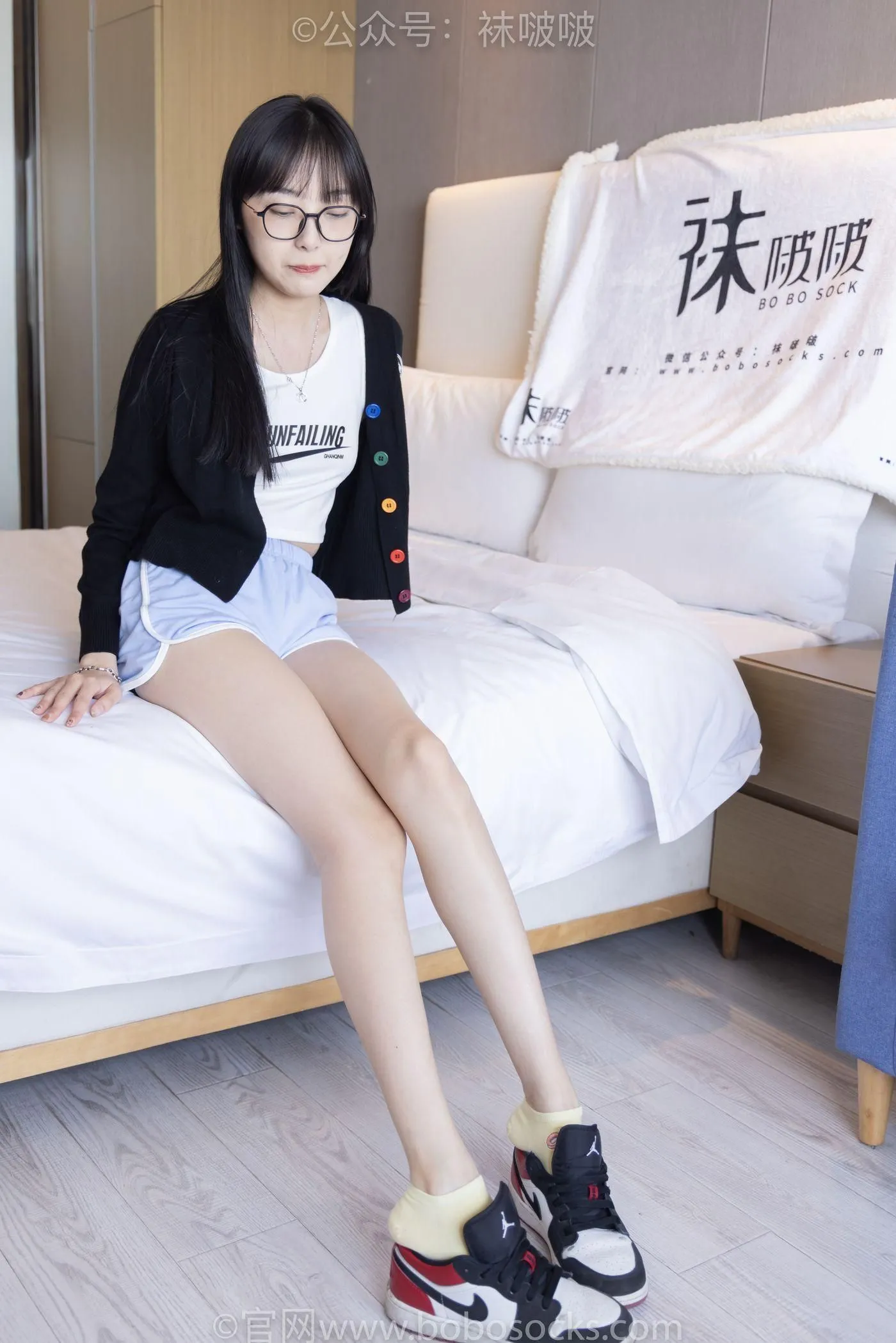 [BoBoSocks袜啵啵]NO.081 稚予- AJ、浅黄色短棉袜、浅蓝色短棉袜、裸足（花絮版） [145P]插图2
